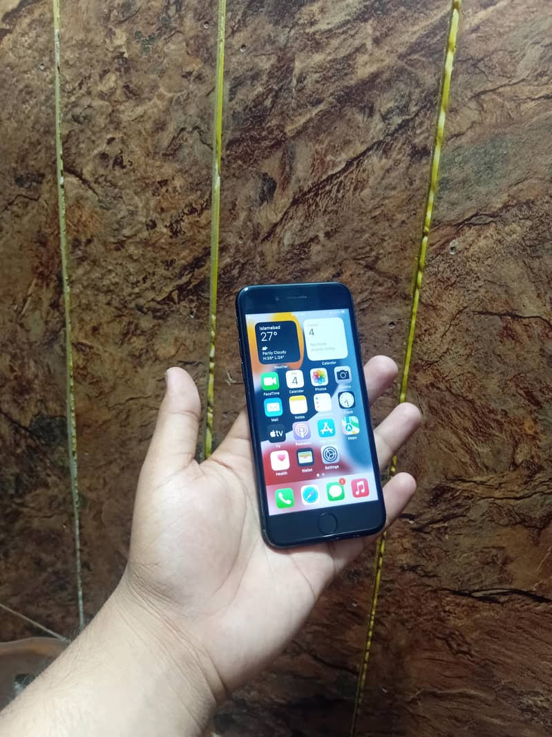 Apple iPhone 7 1