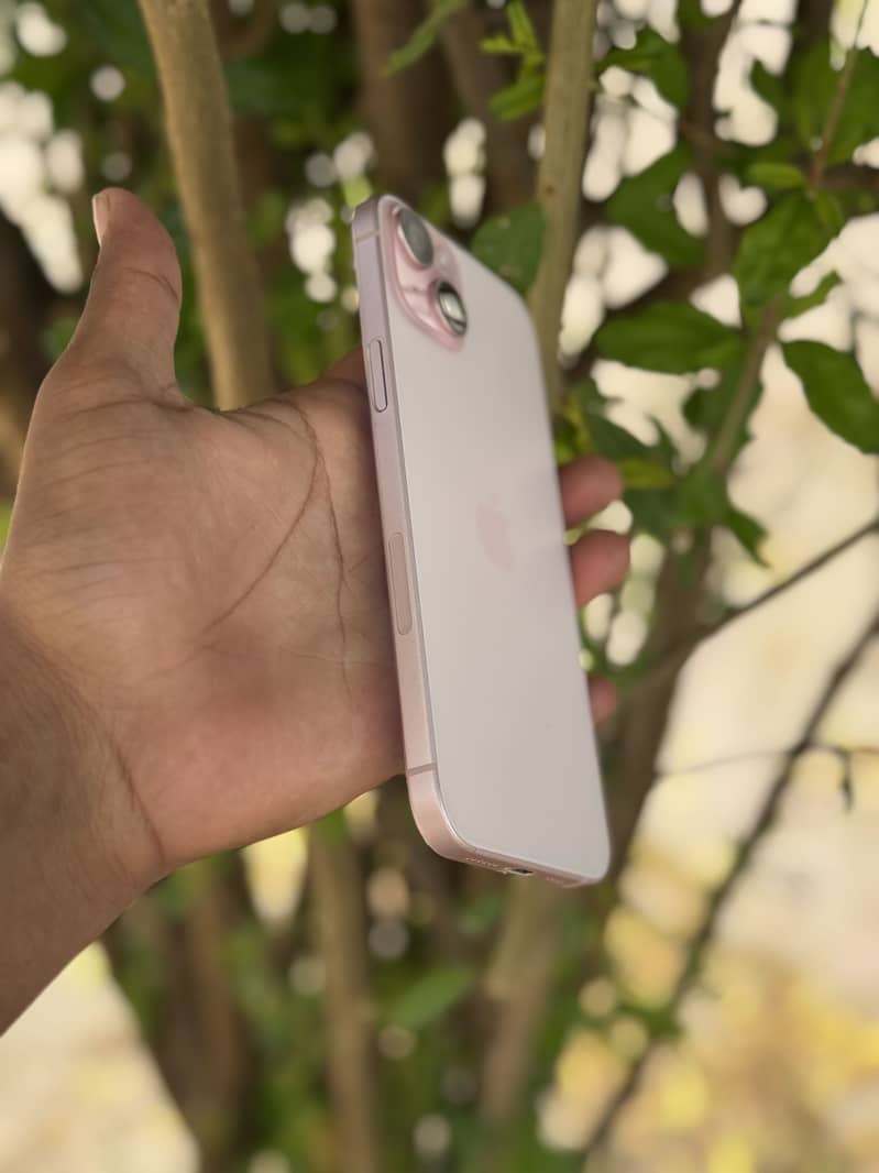 Apple iPhone 15 plus 3