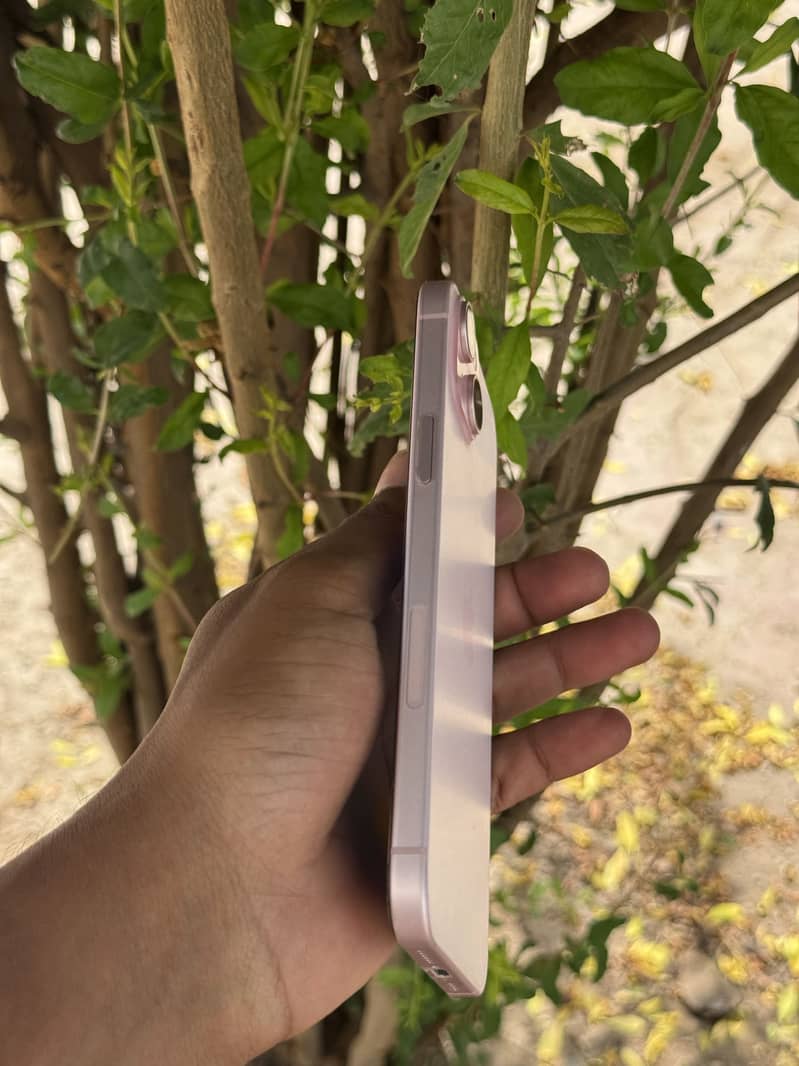 Apple iPhone 15 plus 4