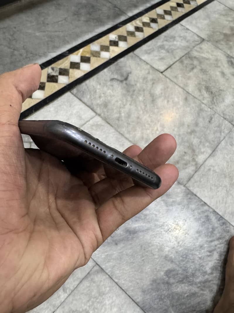 Apple iPhone 11 3