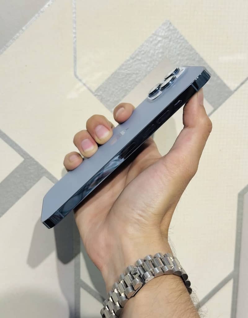 Apple iPhone 13 Pro Max 2