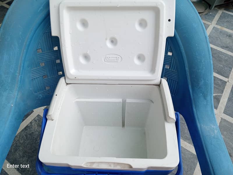 COLEMANS 9!QUART COOL BOX 1