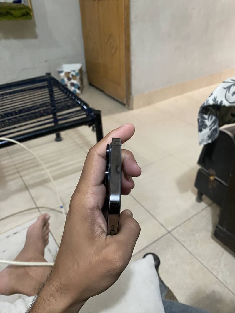 Apple iPhone 13 Pro 2