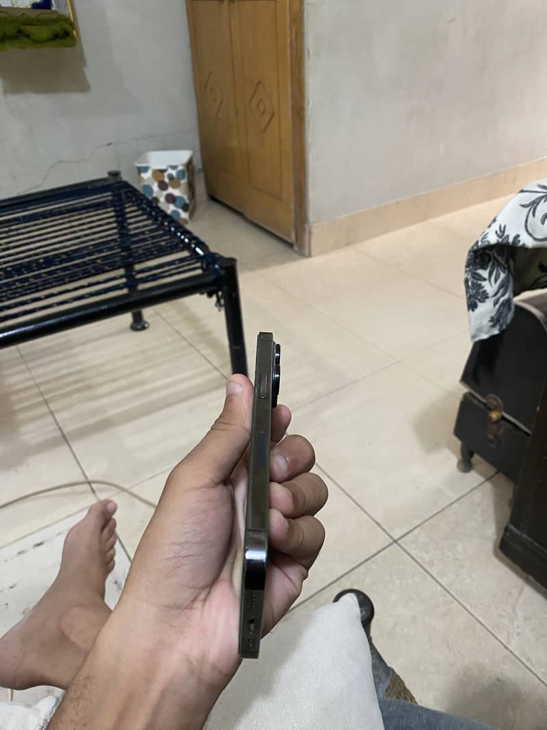 Apple iPhone 13 Pro 4