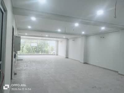 08 MARLA OFFICE 2ND FLOOR BRAND NEW PLAZA WITH LIFT