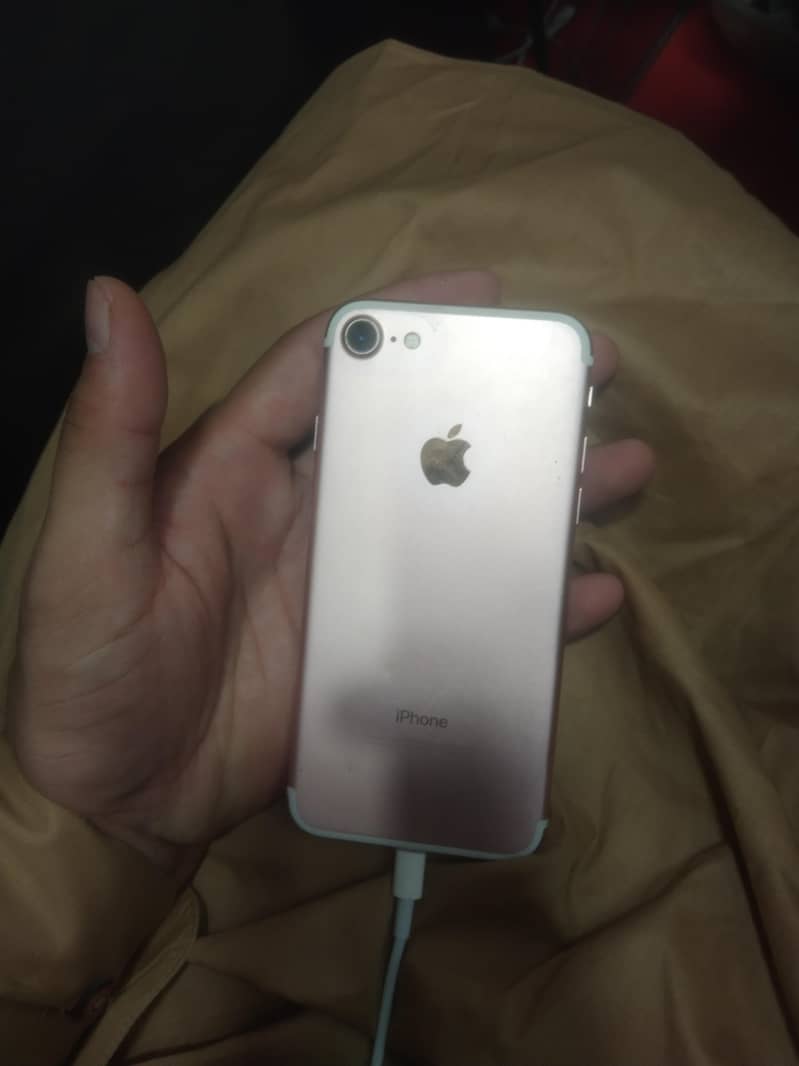 Apple iPhone 7 1