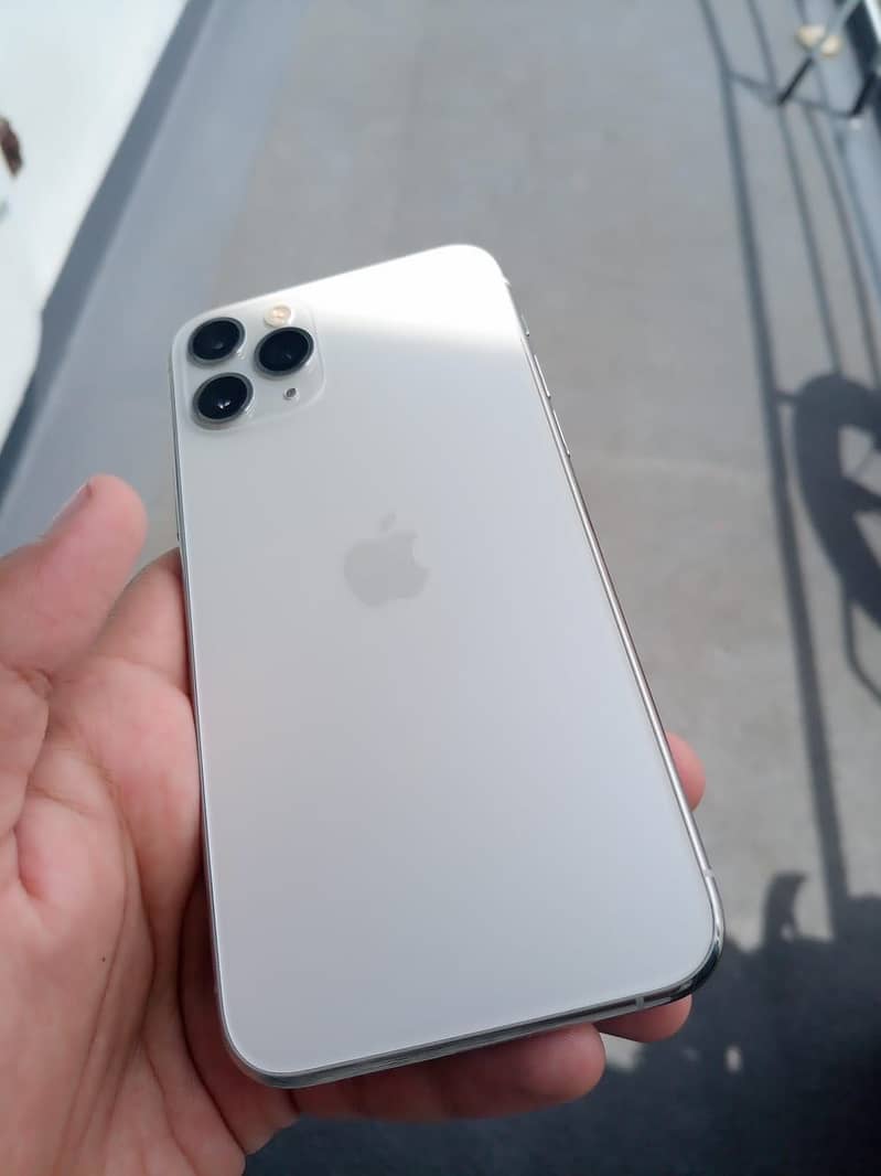 Apple iPhone 11 Pro 3