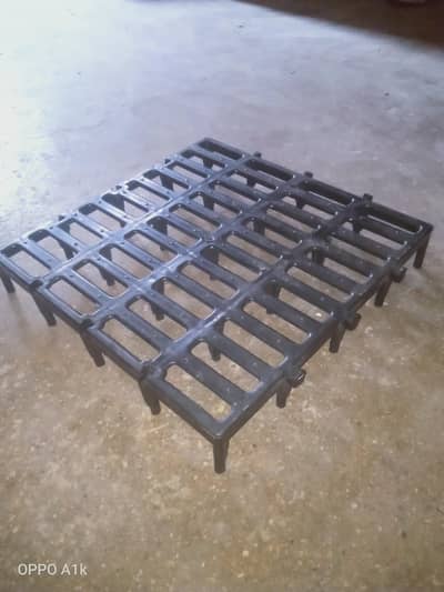 Heavy duty plastic flooring pallets for goats, sheeps and rabbits