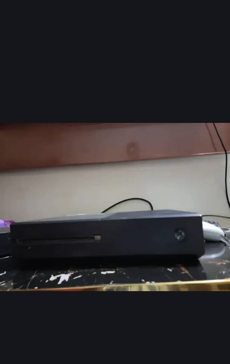 Xbox one with wireless orignal controller 0