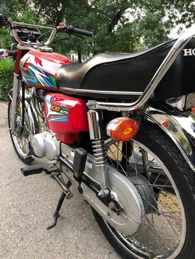 Honda 125 total genuine red colour 2023 lush condition