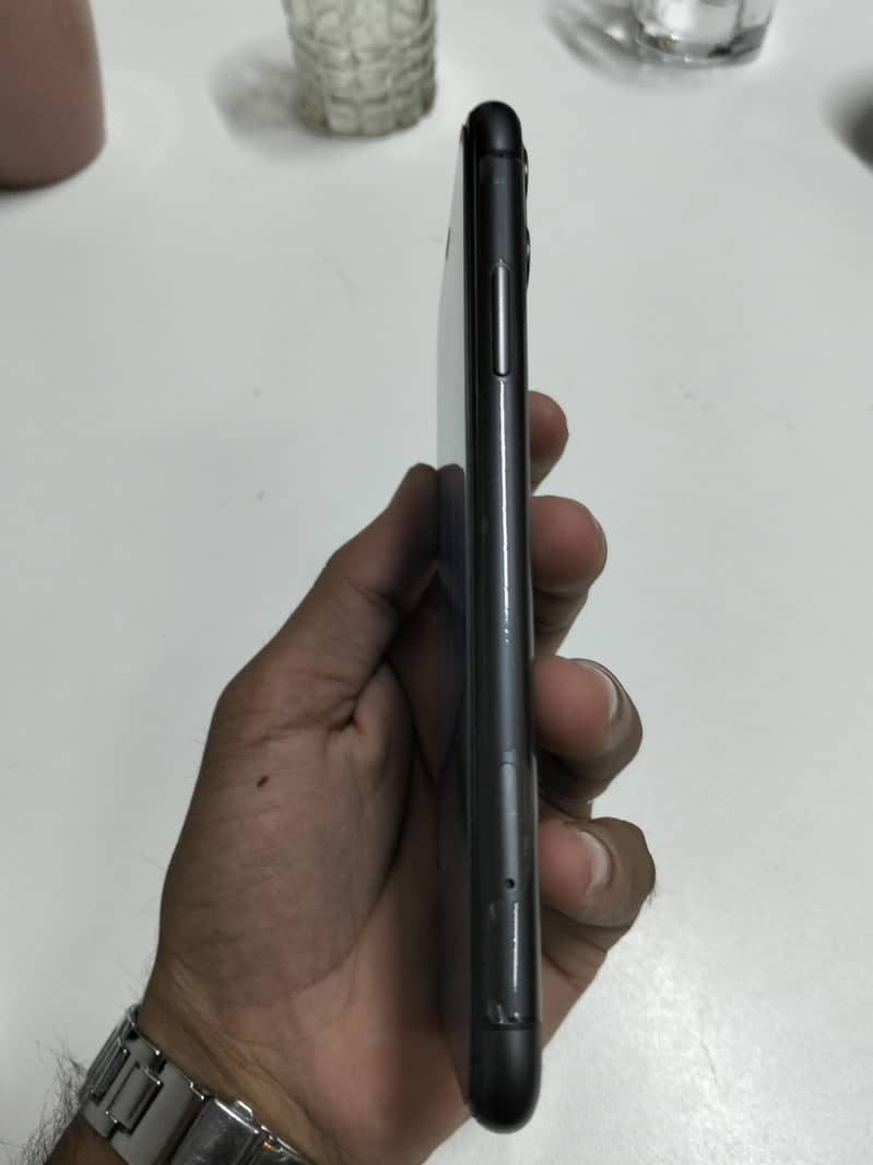 Apple iPhone 11 3
