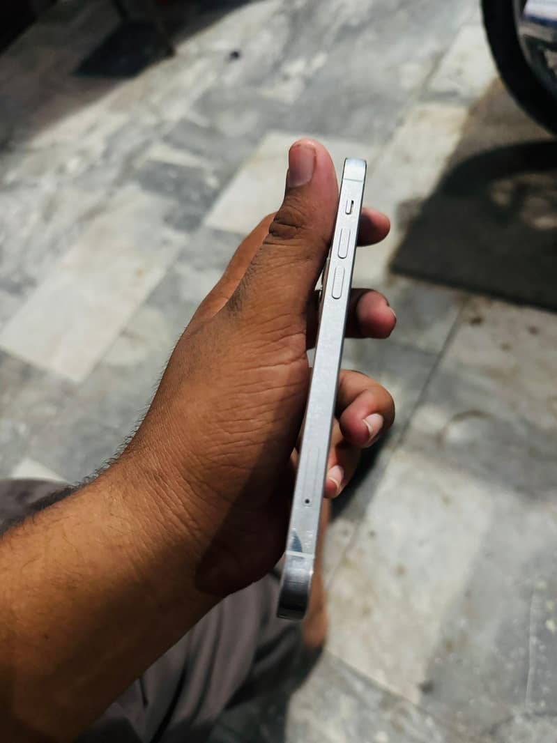 Apple iPhone 12 Pro 4