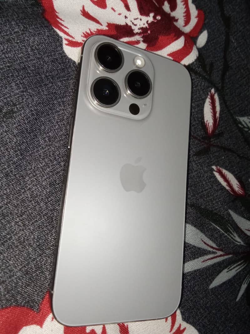 Apple iPhone 15 Pro 0