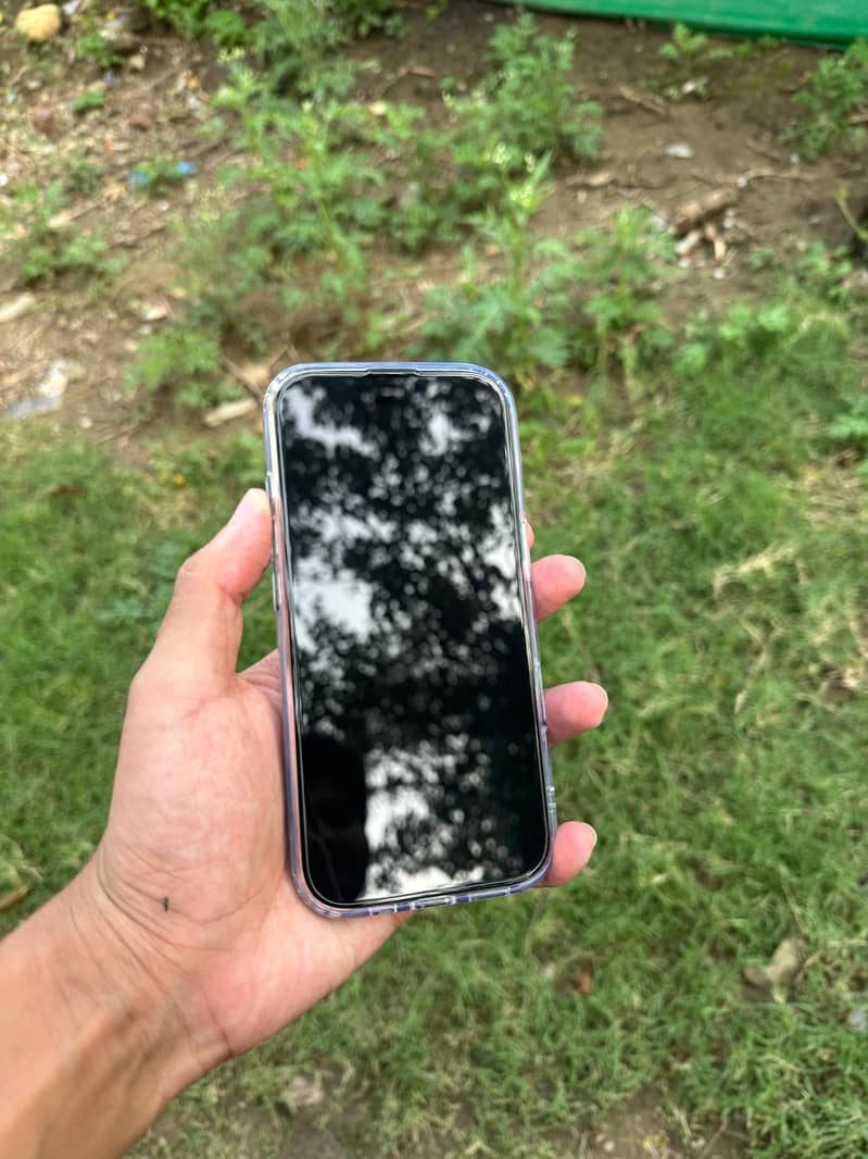 Apple iPhone 16 Pro 1
