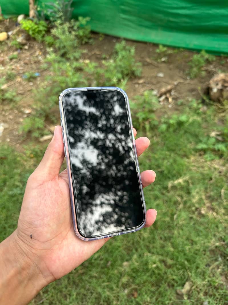 Apple iPhone 16 Pro 2