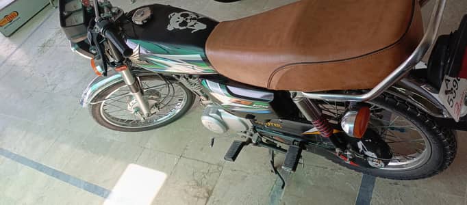 Honda 125 Black color for sale Model 22/23