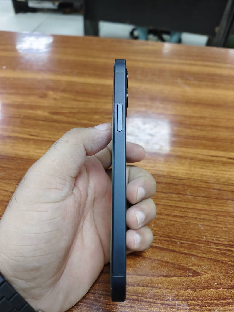 Apple iPhone 12 3