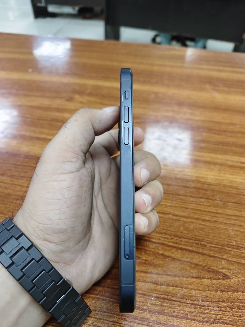 Apple iPhone 12 6