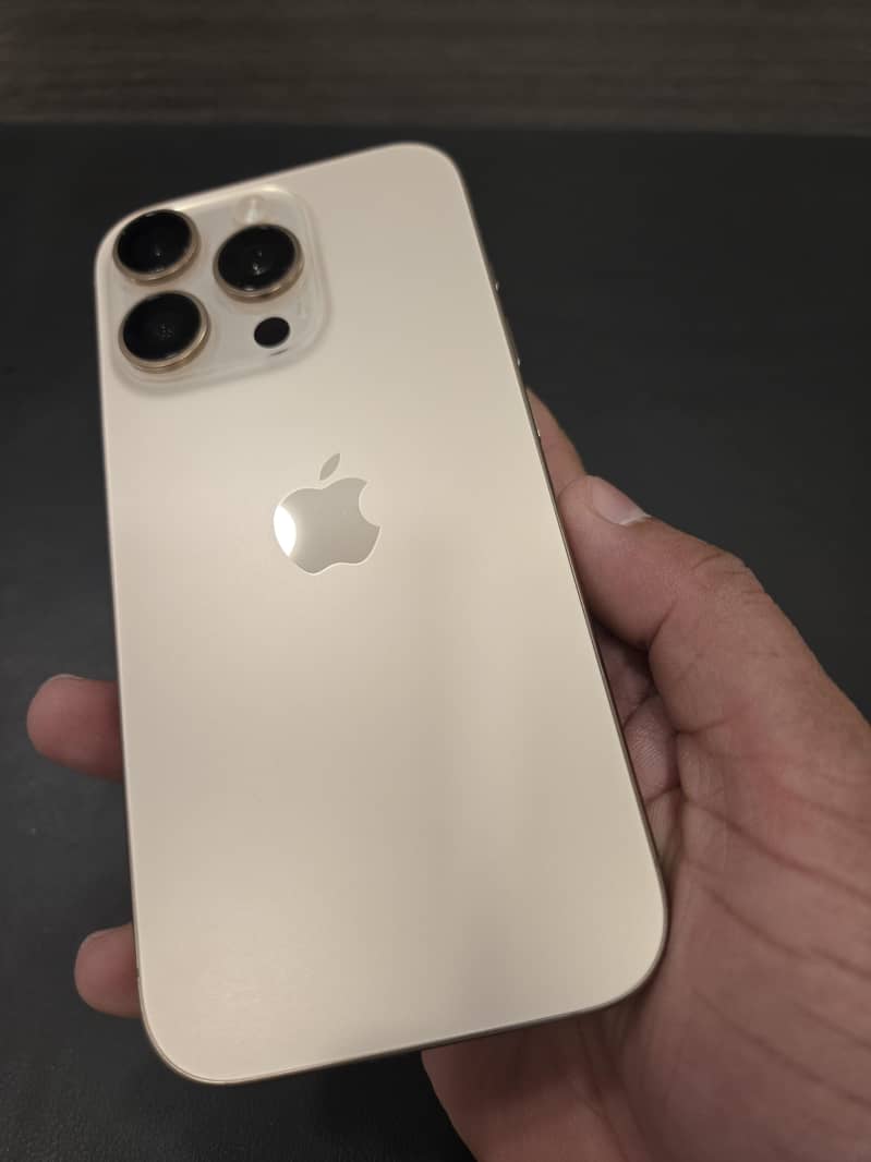 Apple iPhone 16 Pro 3