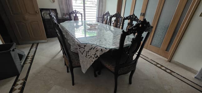8-Seater Dyar Wood Dining Set – Excellent Condition