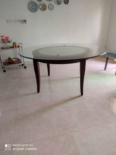 round dining table