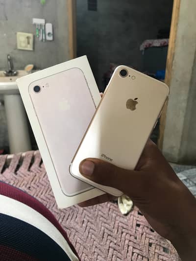 Apple iPhone 7 with original box non pta 128