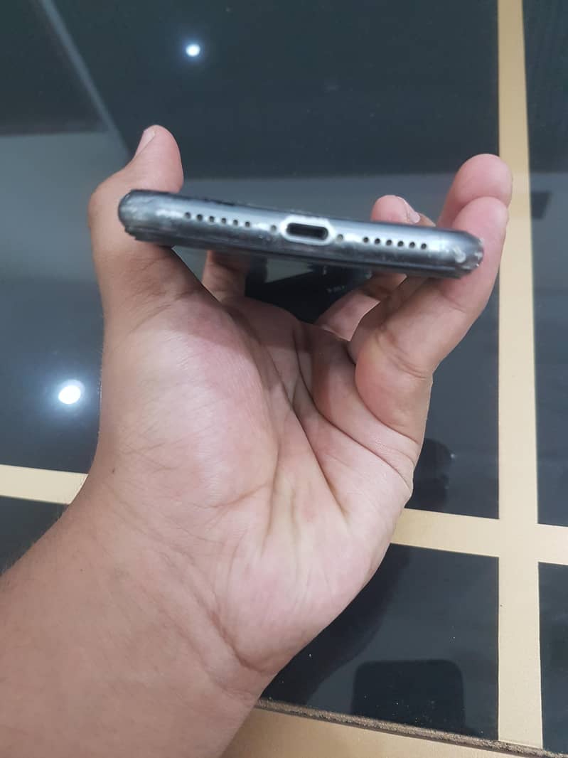Apple iPhone 11 7