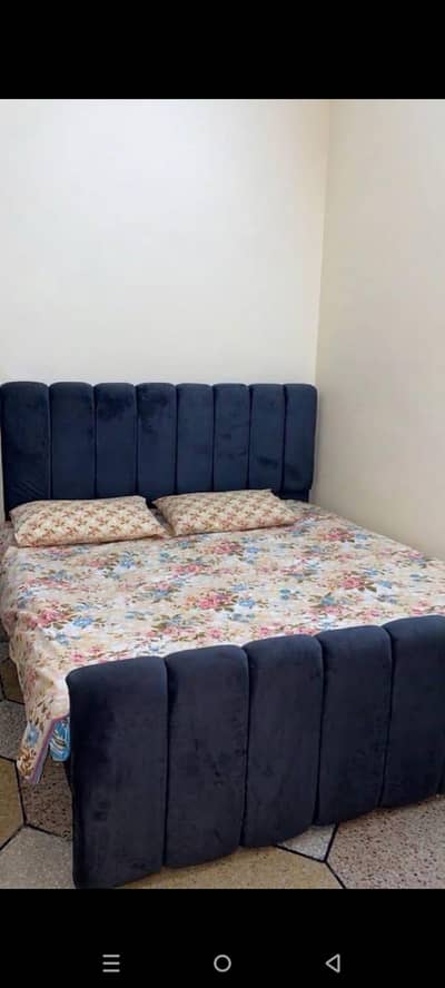 velvet bouble bed with metrus for urgent sale
