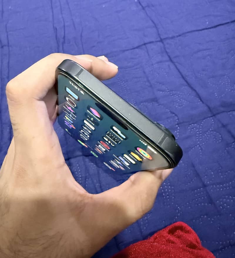Apple iPhone 16 Pro Max 3