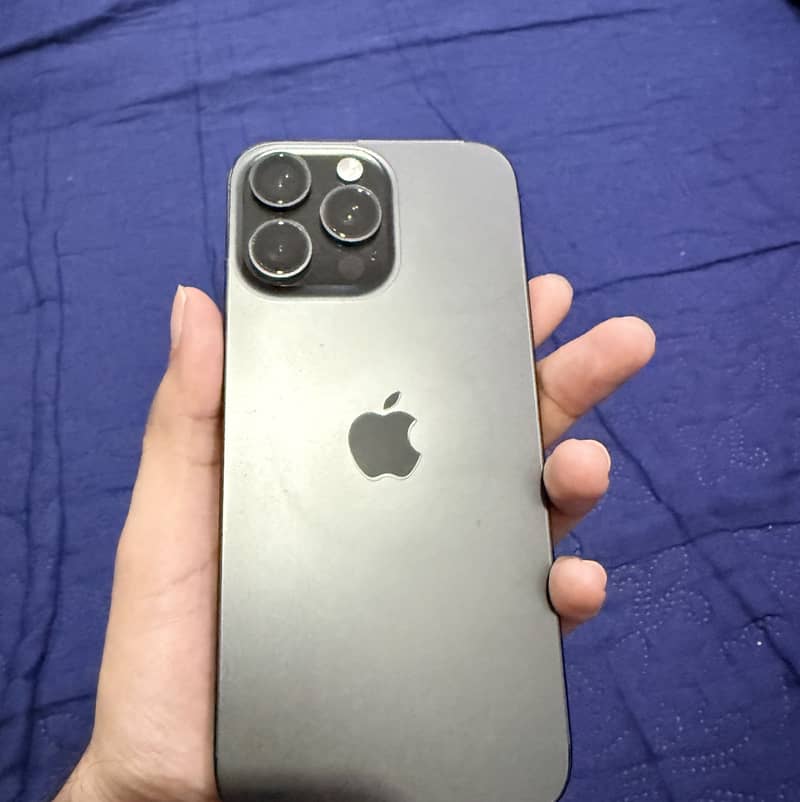 Apple iPhone 16 Pro Max 4