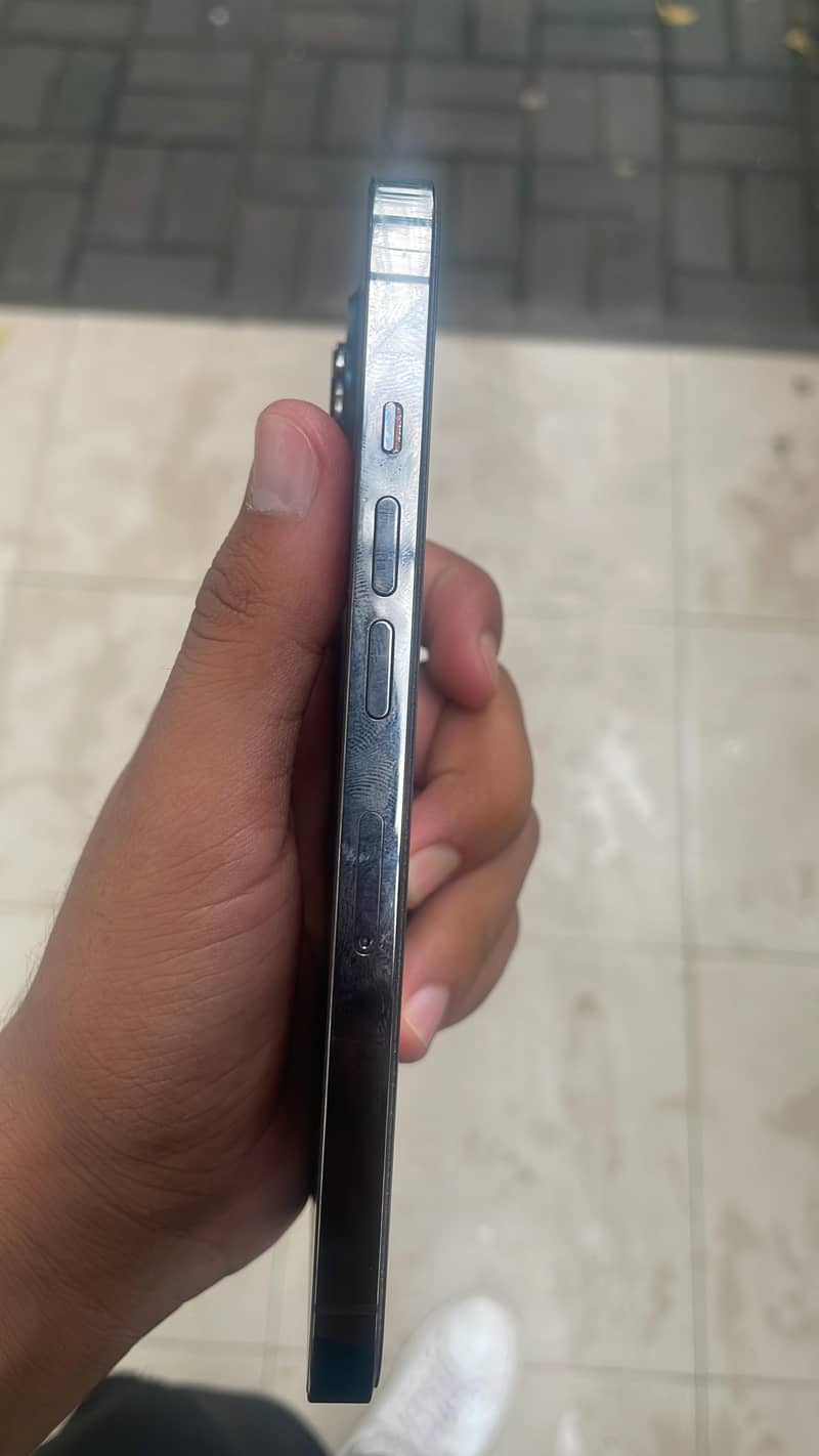 Apple iPhone 13 Pro 2
