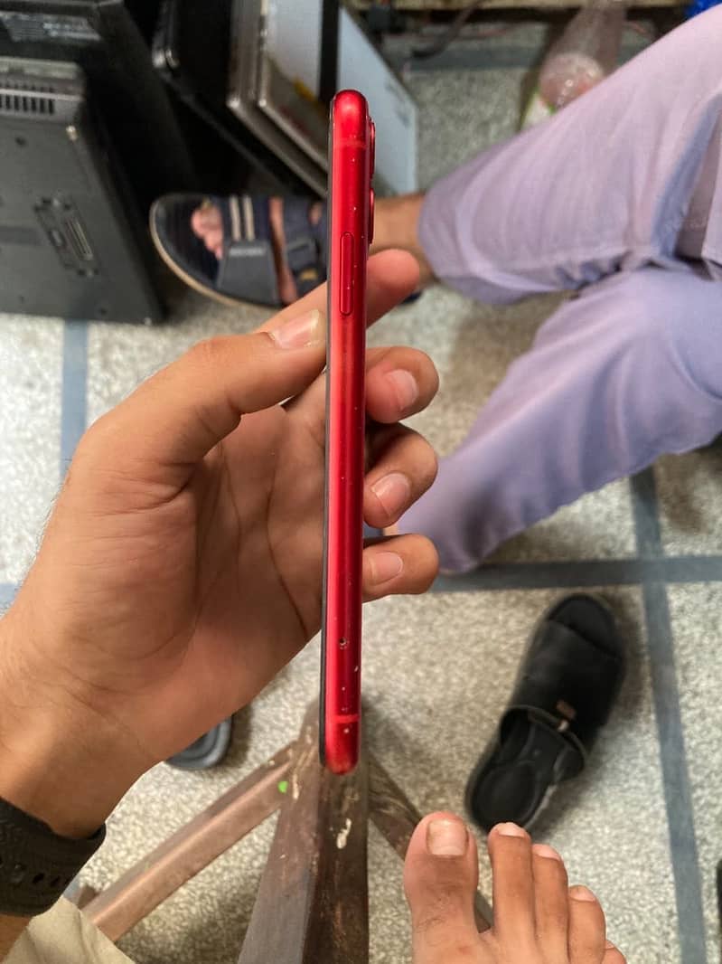 Apple iPhone 11 4