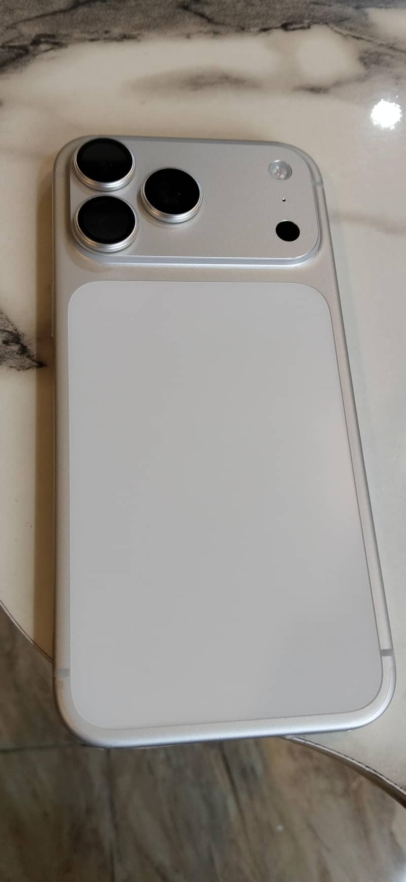 Apple iPhone 17 Pro Max 0