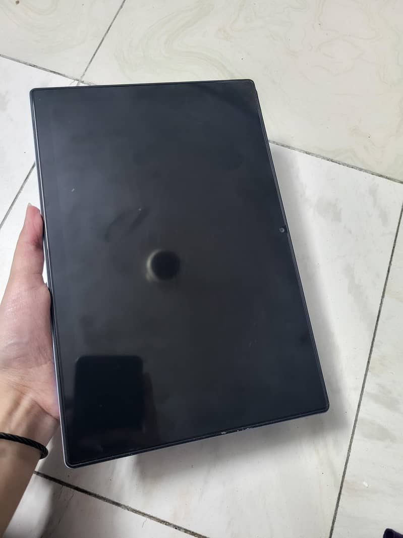 Tablet with accessories 0