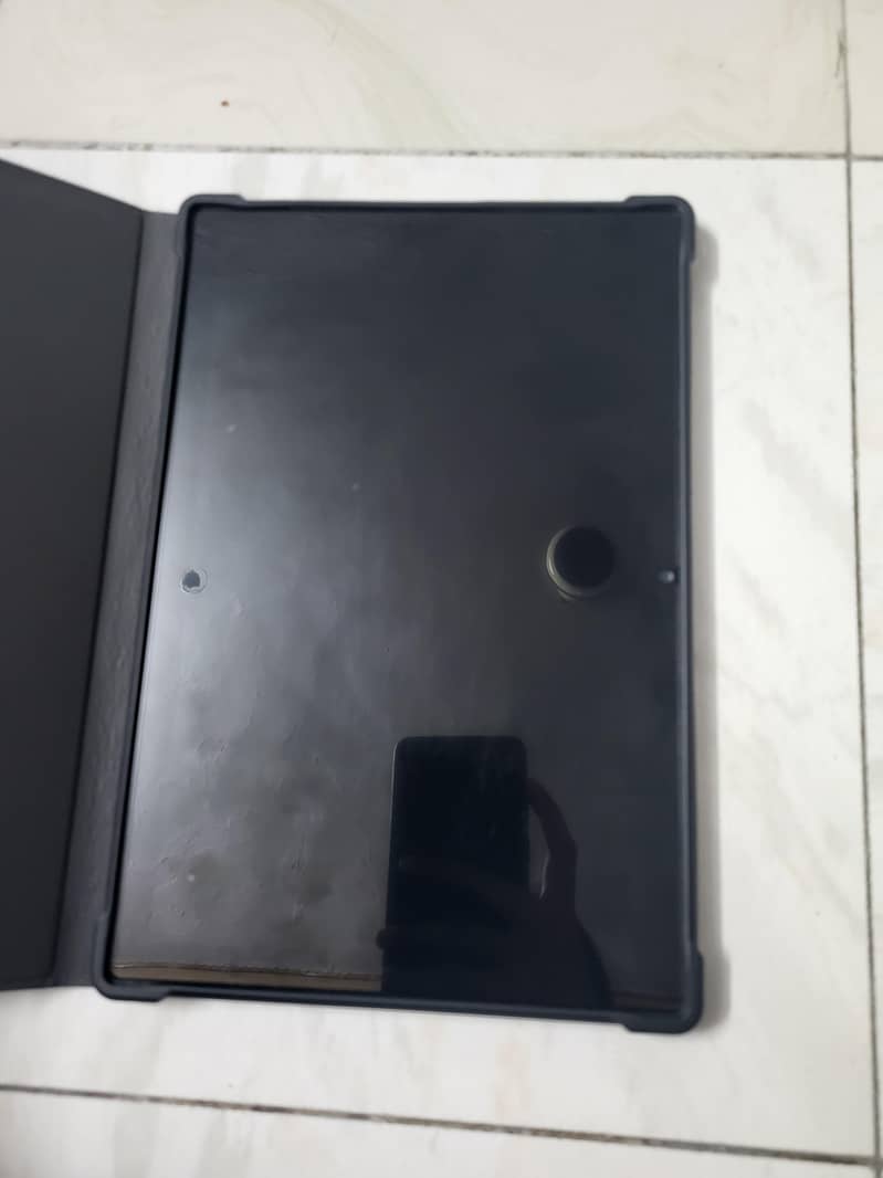 Tablet with accessories 3