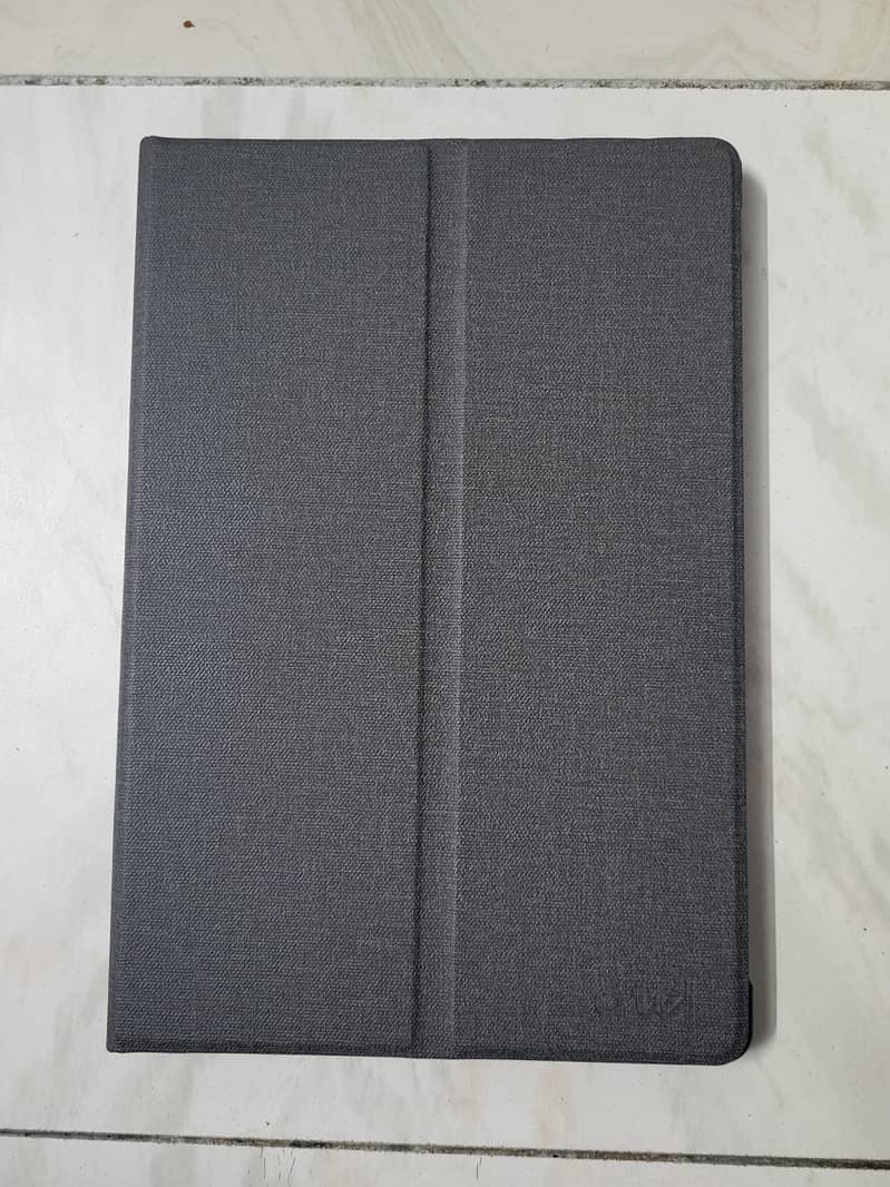 Tablet with accessories 4