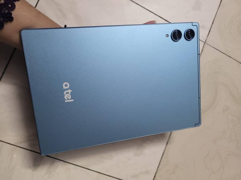 Tablet with accessories 5