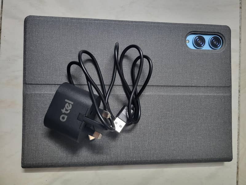 Tablet with accessories 6
