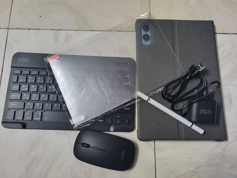 Tablet with accessories 10