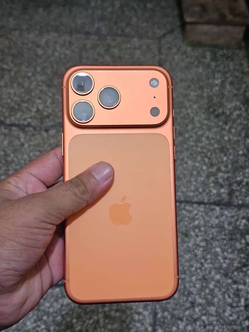 Apple iPhone 17 Pro Max 4