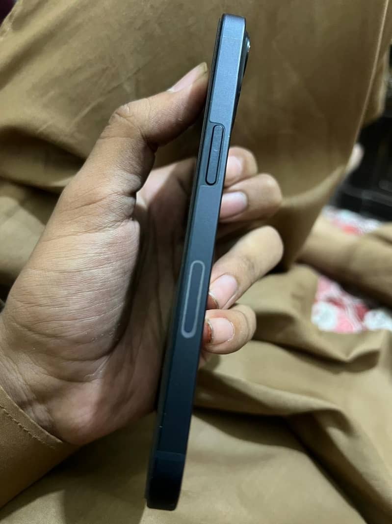 Apple iPhone 13 0