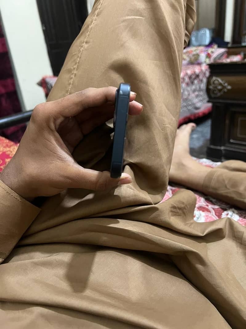 Apple iPhone 13 4