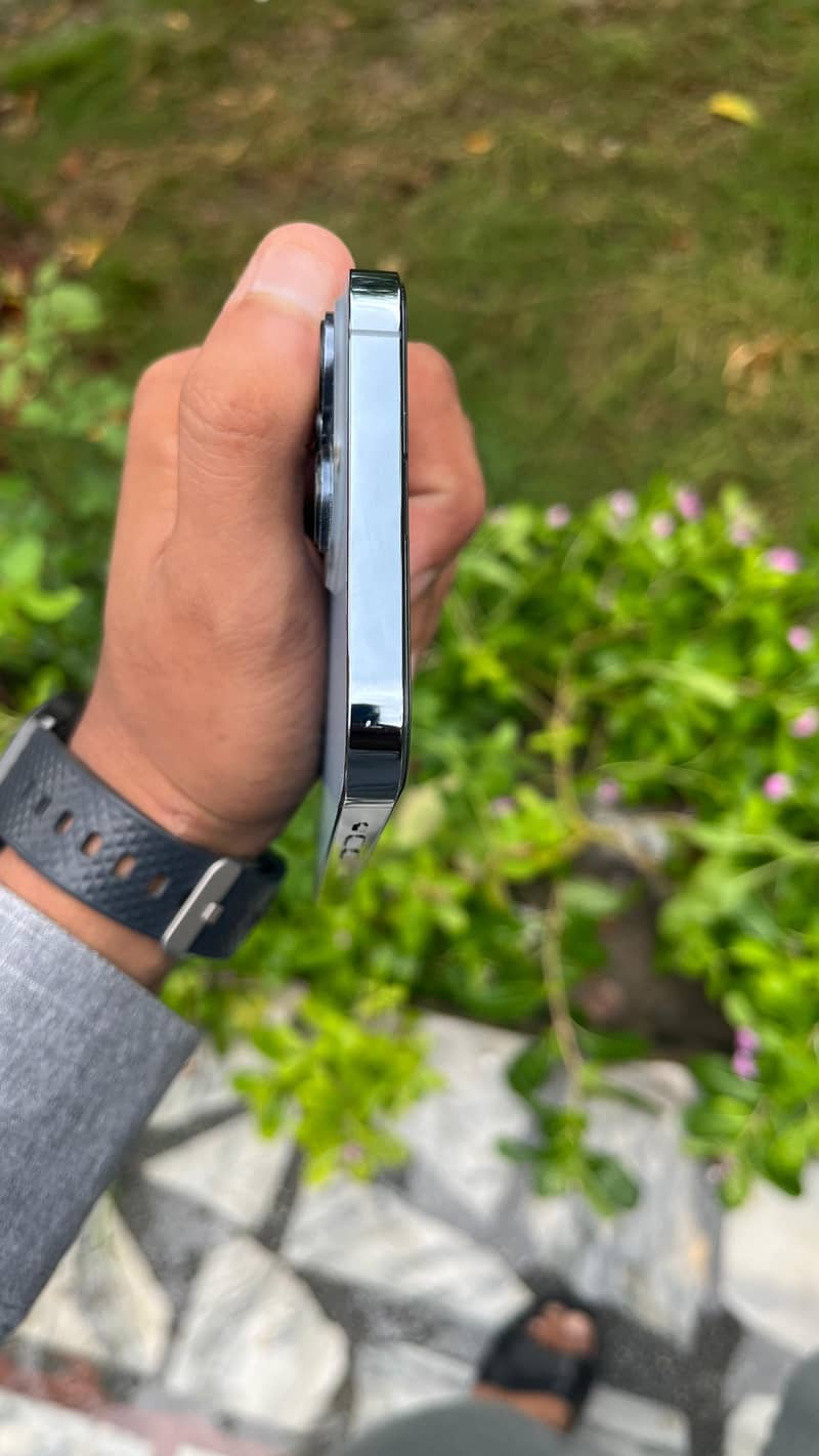 Apple iPhone 13 Pro Max 4