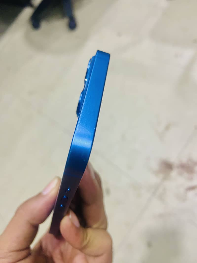 iPhone 13 6