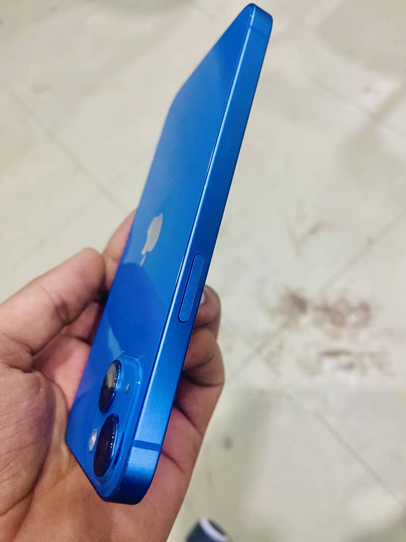 iPhone 13 8