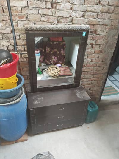 Dressing table for sale . condition saf. Rs. . 15000 only 03075758247