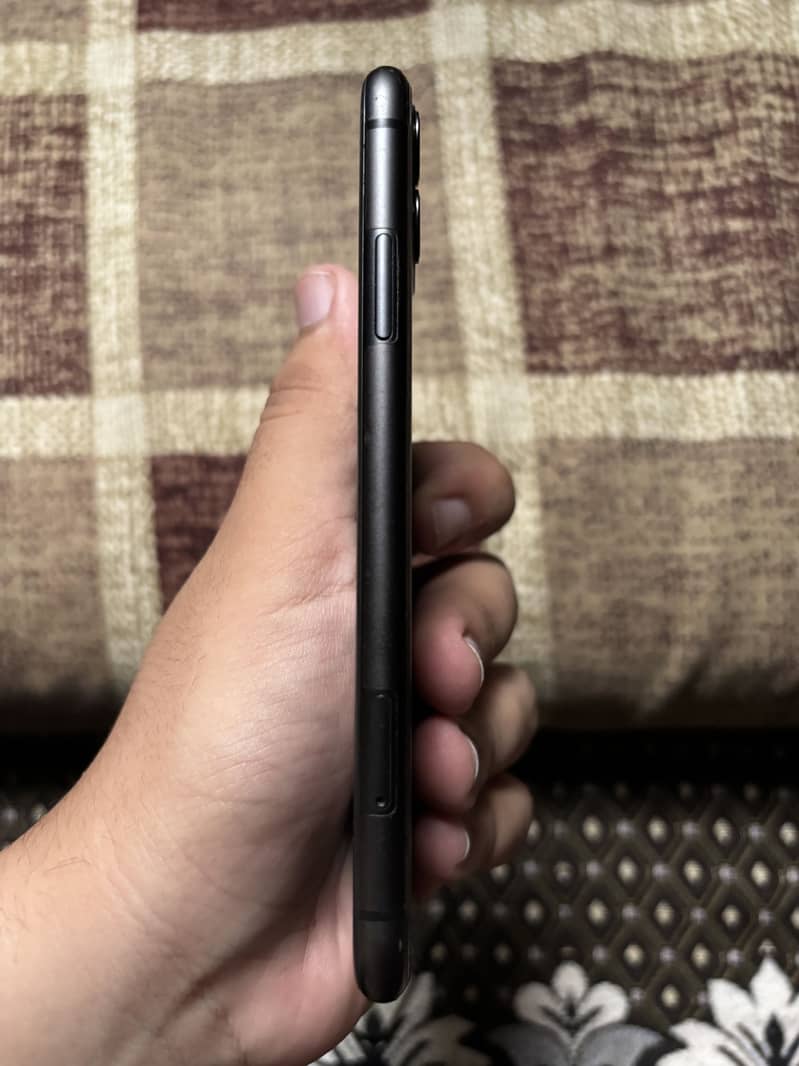 Apple iPhone 11 3