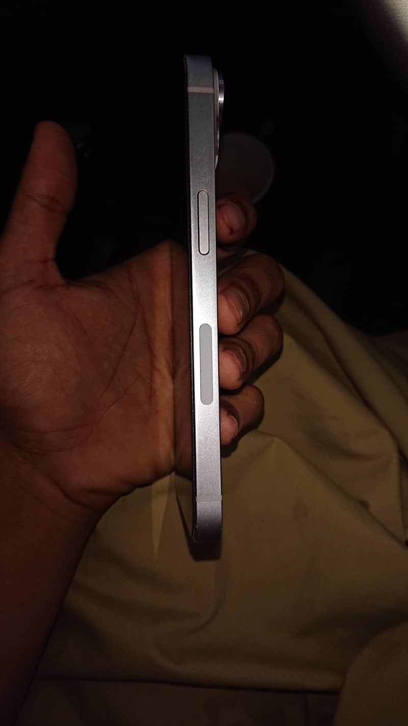 Apple iPhone 14 4