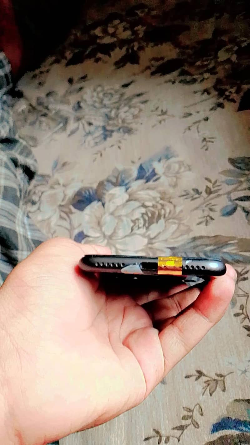 Apple iPhone 8 4