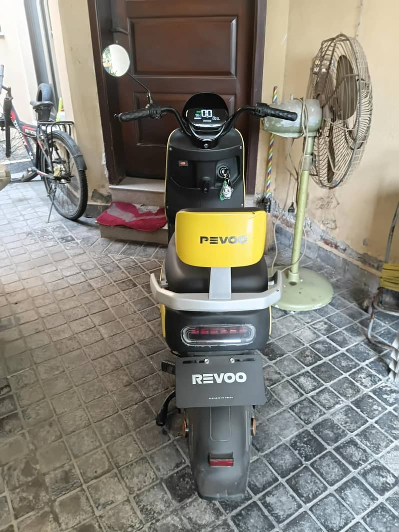revoo A10 1
